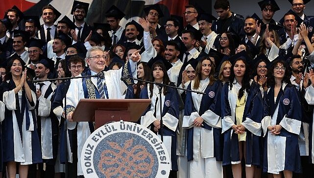 DEÜ Tıp Fakültesi’nde 48. Dönem Mezuniyet Coşkusu Yaşandı