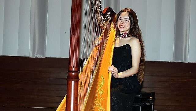 Milano’dan İzmir’e Uzanan Başarı: Zeynep Duru Güleç’ten Alkış Alan Arp Resitali