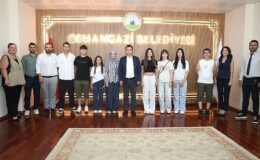 Osmangazi’de Ücretsiz LGS Kurslarının Başarılı Öğrencileri Başkan Aydın’la Buluştu