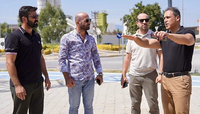 Burhaniye’de Yol Yapım ve Onarım Çalışmaları Titizlikle Yürütülüyor